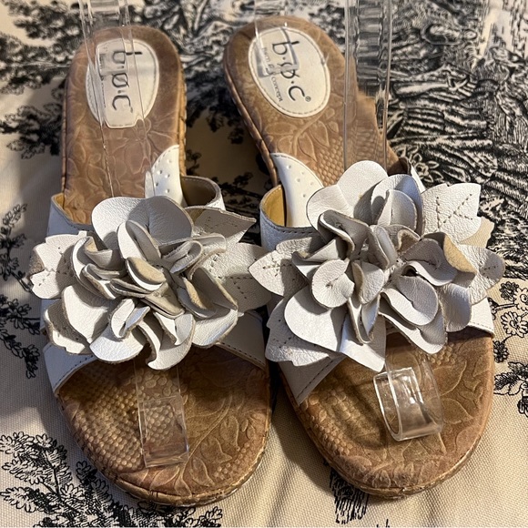 b.o.c. Shoes - Born White Leather Sandals with Flower Wedge Cork Bottoms Sz 8